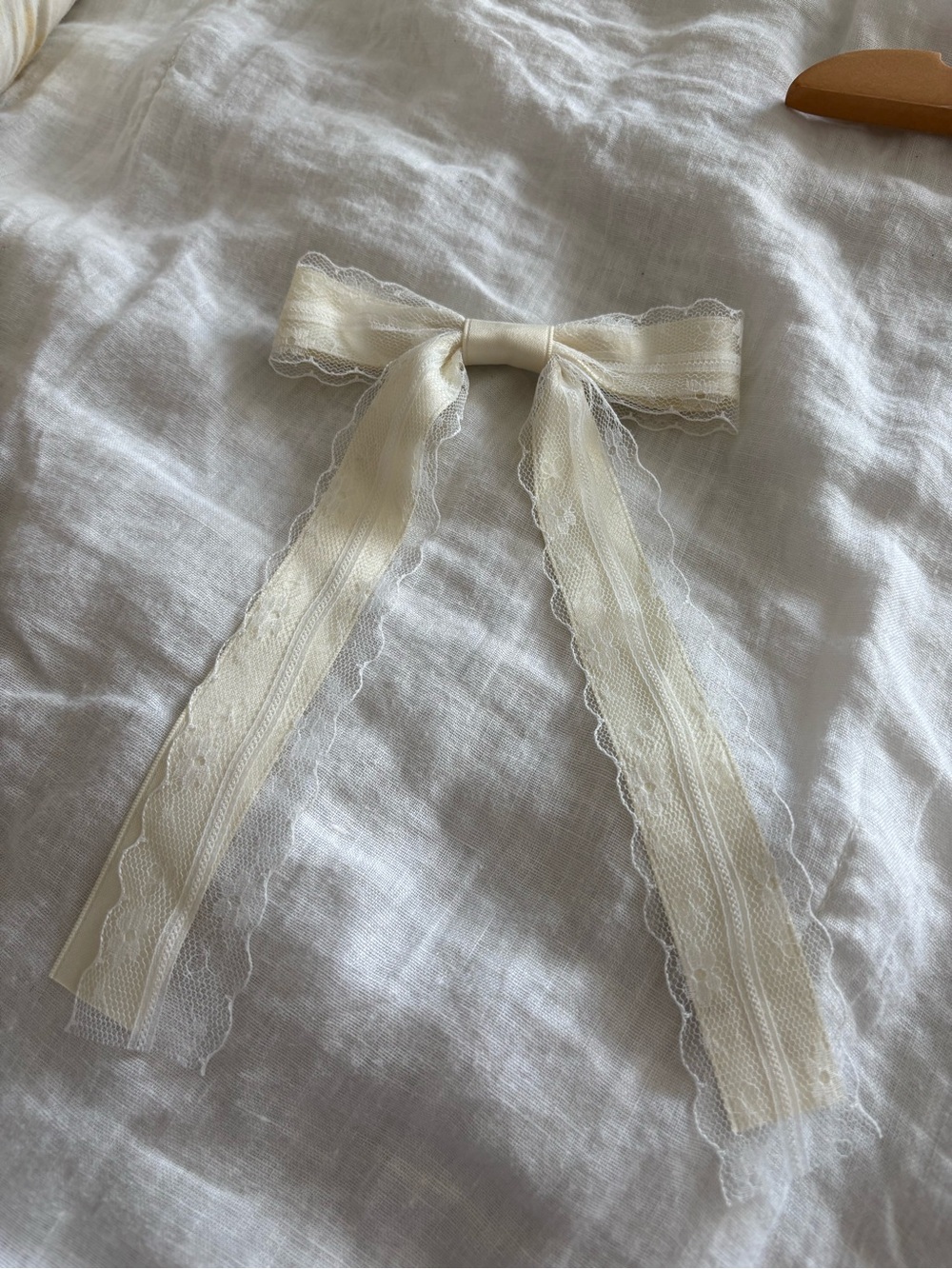 Delicate Lace Ribbon Bow Hair Clip - Cream